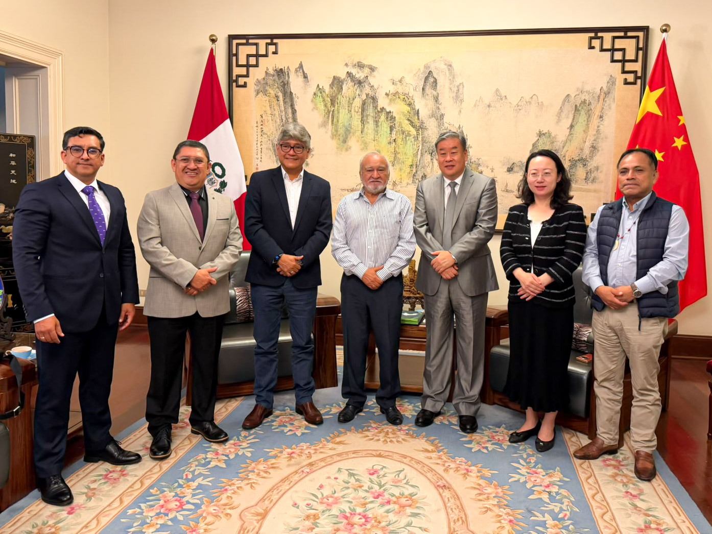 ACERCAMIENTO ENTRE CHINA Y NUESTRA AMAZONÍA, BUSCANDO OPORTUN IDADES DE COOPERACIÓN E INTEGRACIÓN
